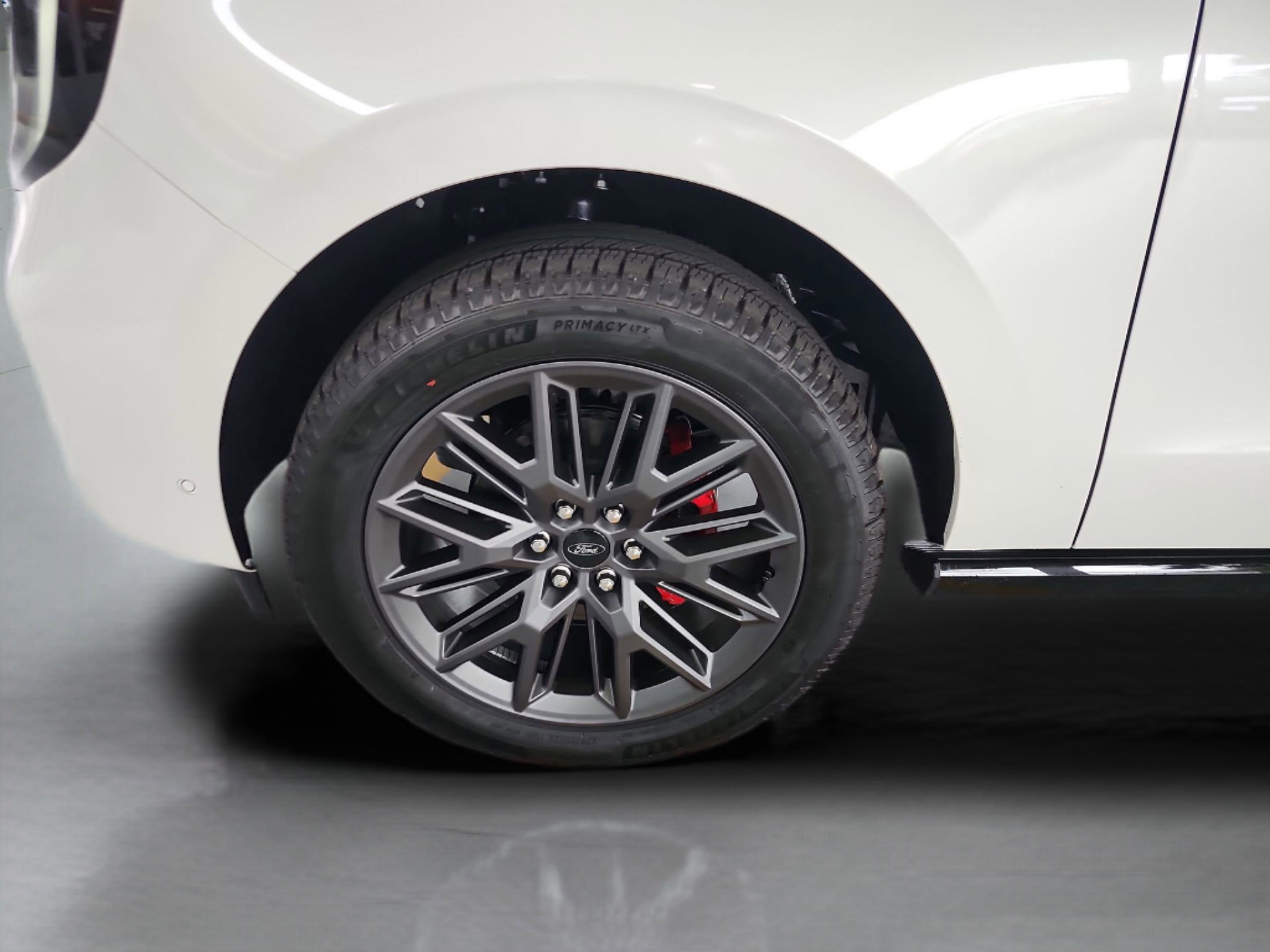 New 2025 Ford Expedition Platinum w/ Stealth Performance Package AWD/4WD image 25