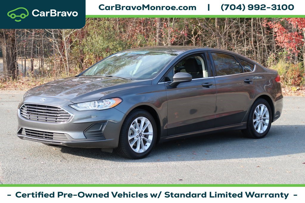 Used 2020 Ford Fusion SE image 1