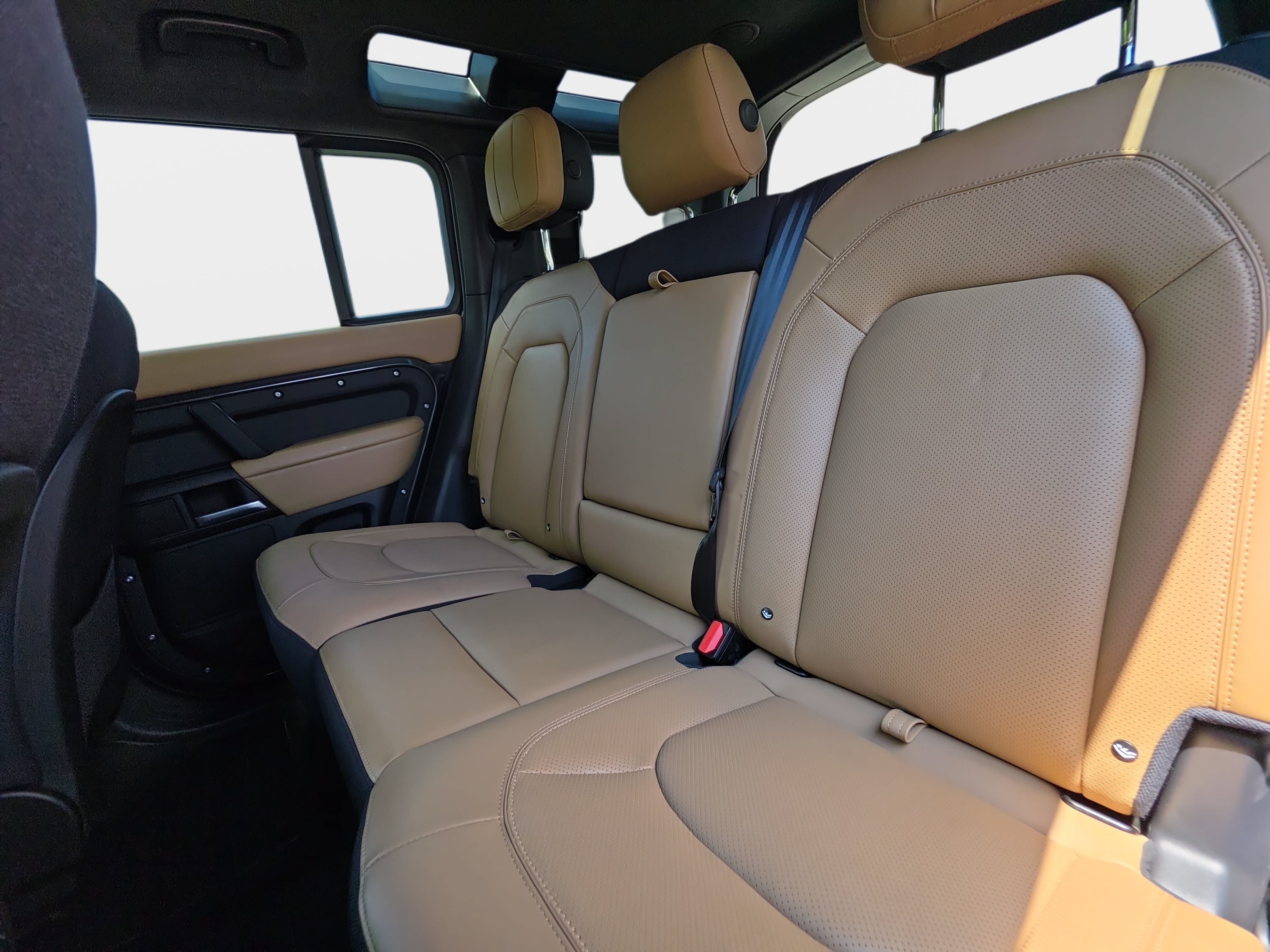 Used 2025 Land Rover Defender 110 V8 AWD/4WD image 13