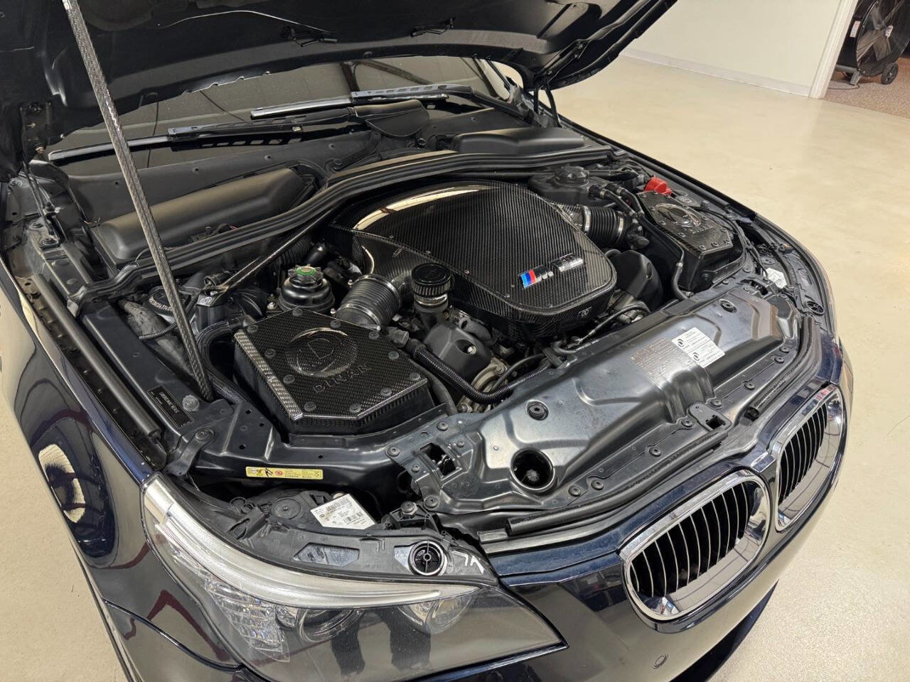 Used 2010 BMW M5 image 38