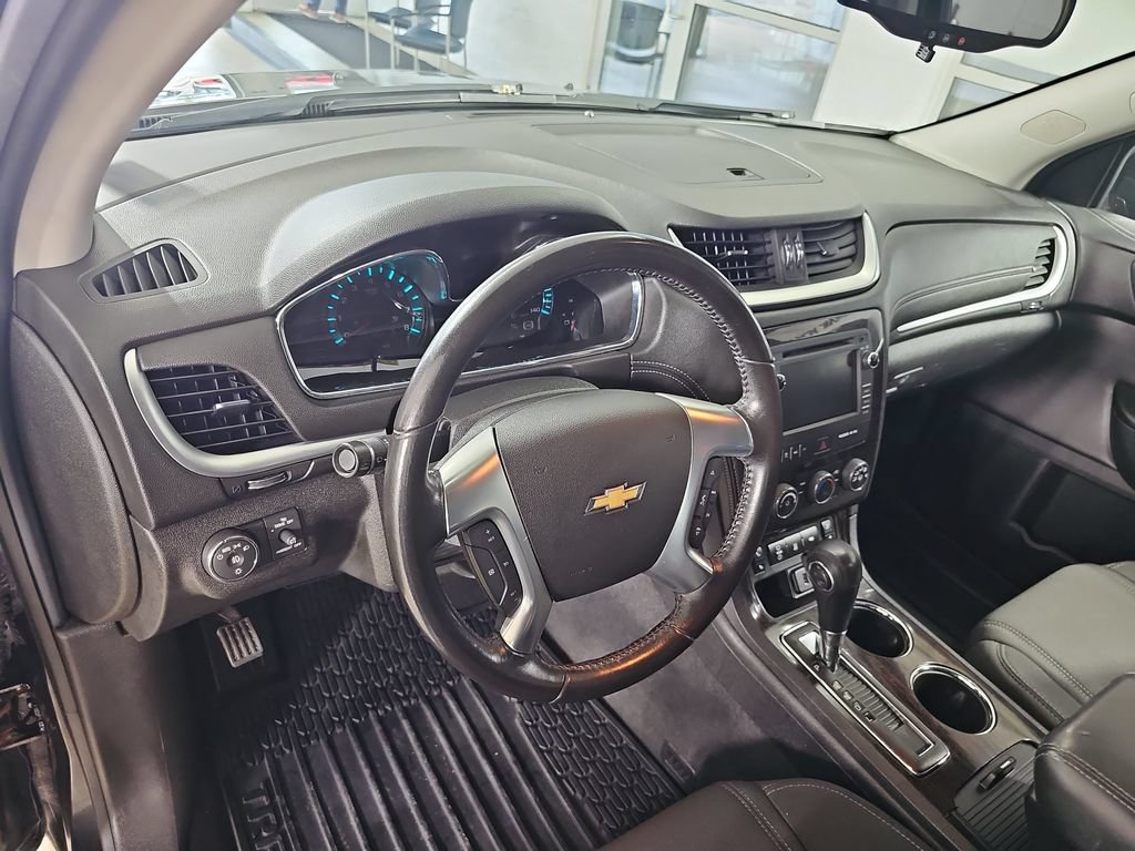Used 2015 Chevrolet Traverse LT w/ Style and Technology Package FWD image 21