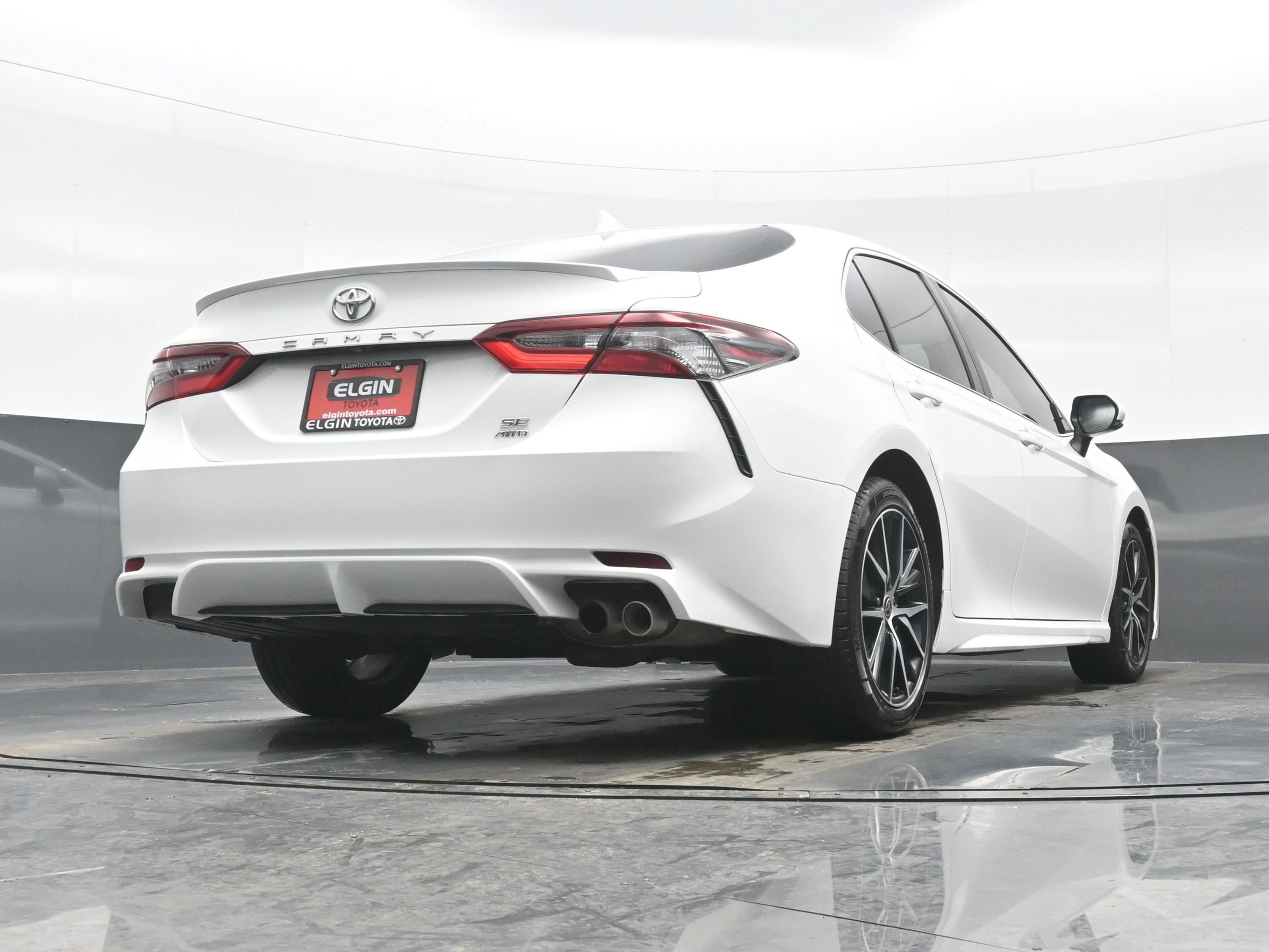 Used 2021 Toyota Camry SE w/ Cold Weather Package image 31