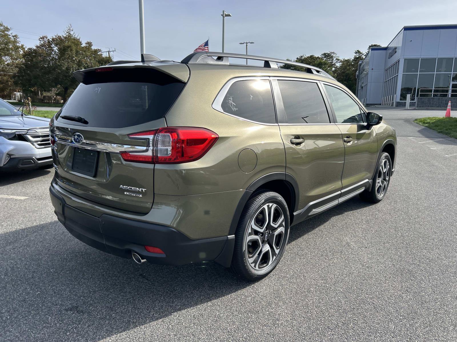 New 2025 Subaru Ascent Limited image 3