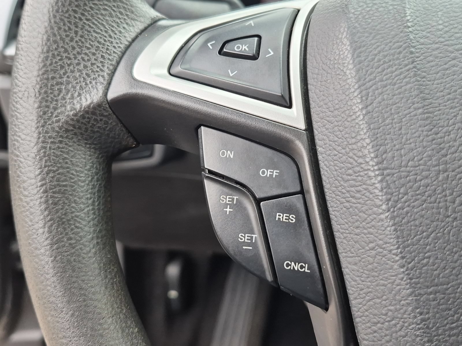 Used 2014 Ford Fusion SE FWD image 21