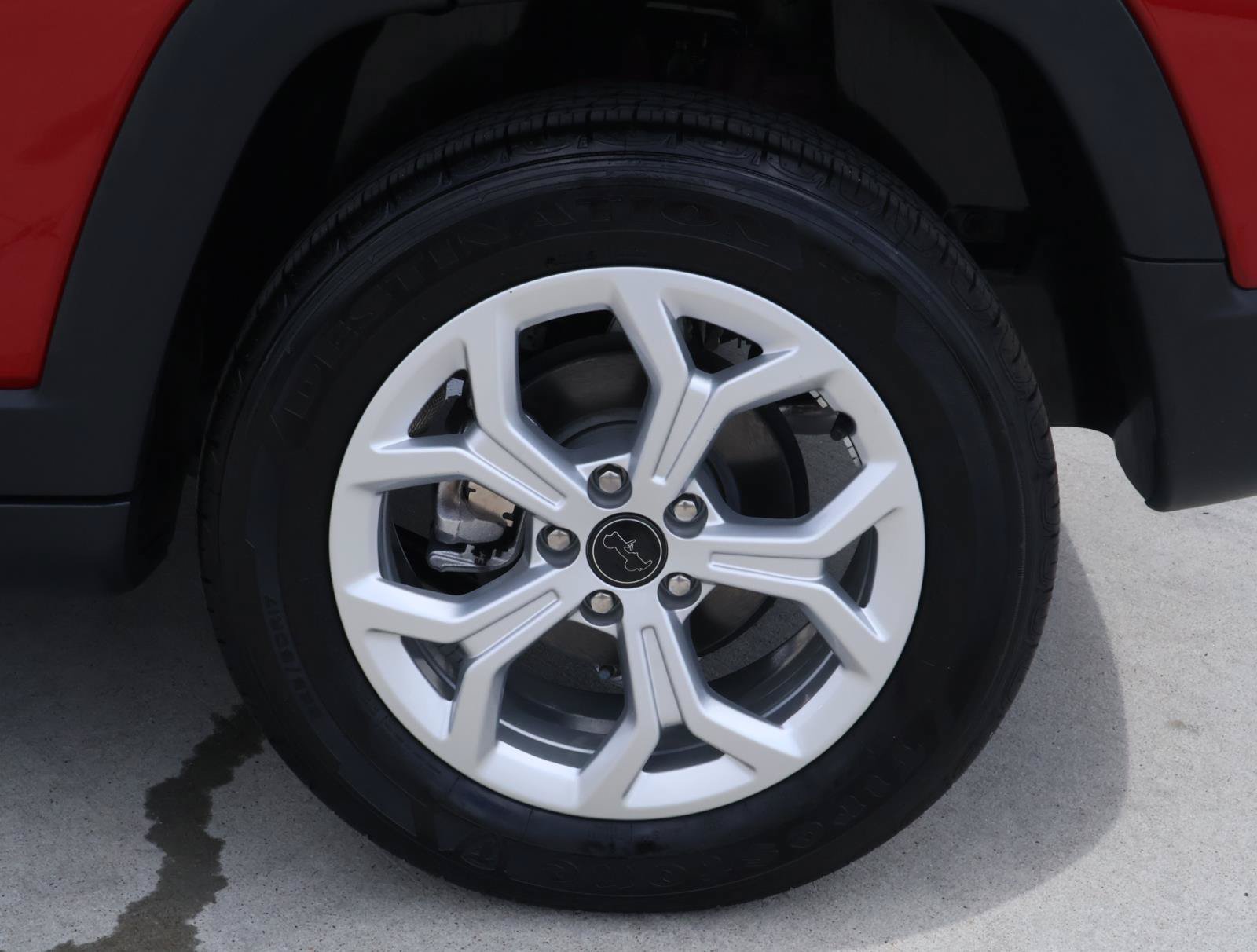 Used 2026 Jeep Compass Latitude AWD/4WD image 8