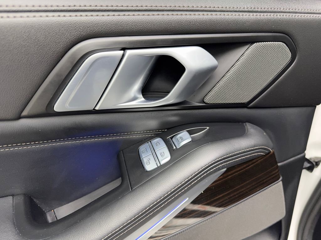 Used 2023 BMW X7 xDrive40i image 38