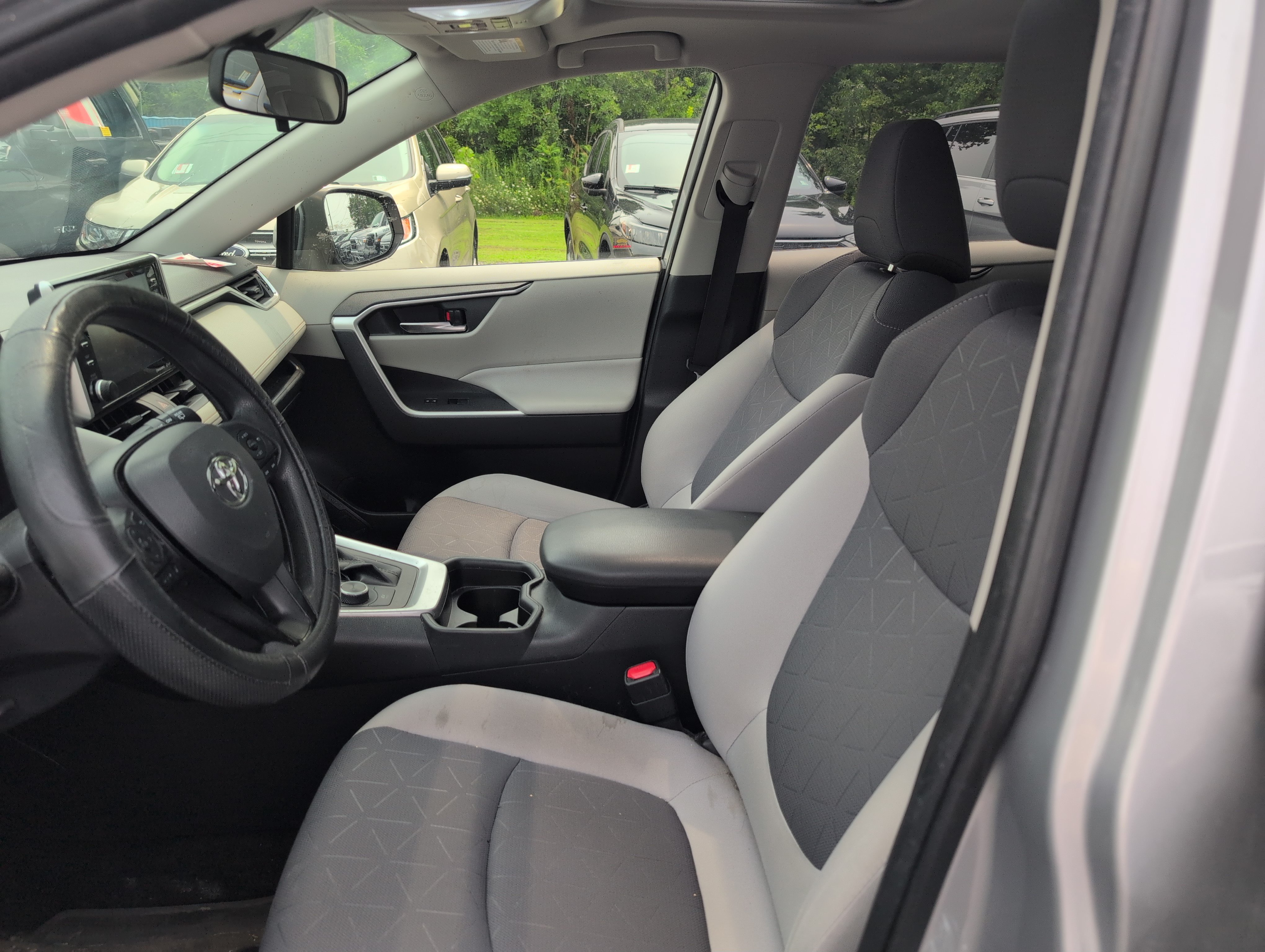 Used 2020 Toyota RAV4 XLE w/ Convenience Package AWD/4WD image 10