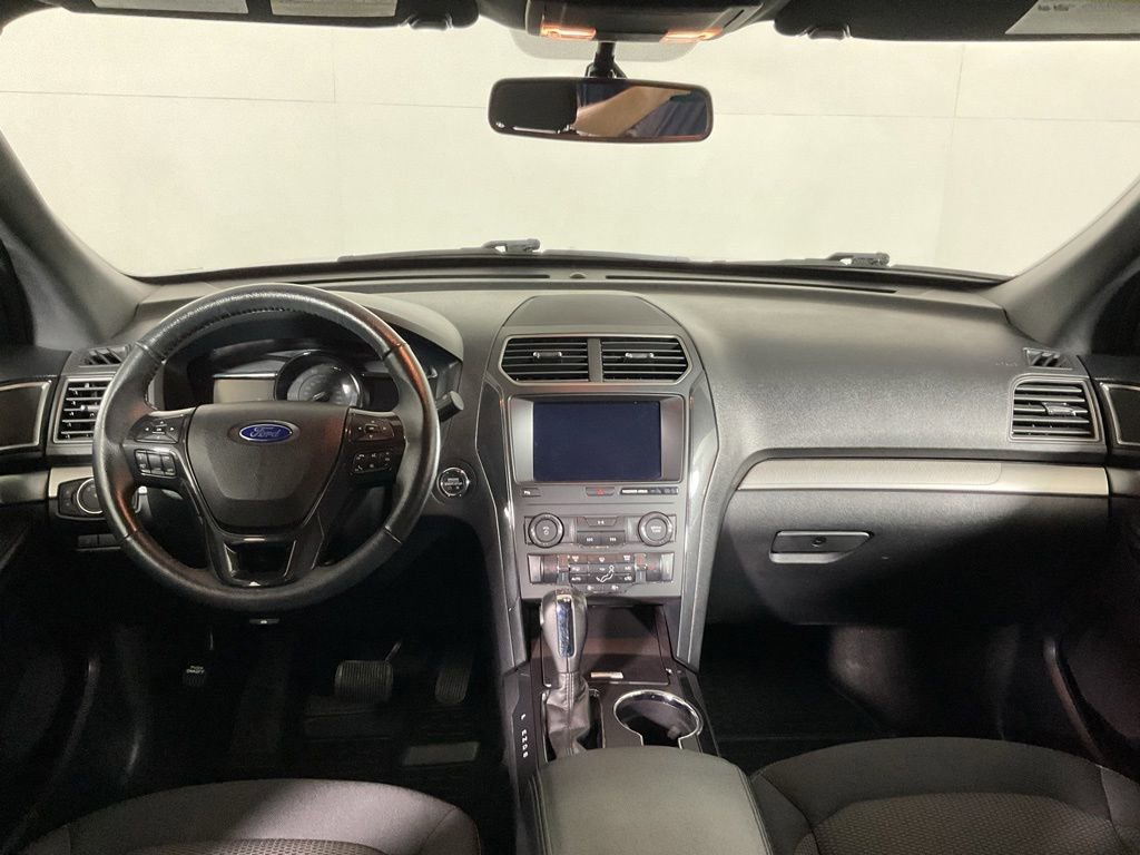 Used 2019 Ford Explorer XLT w/ Equipment Group 201A AWD/4WD image 23