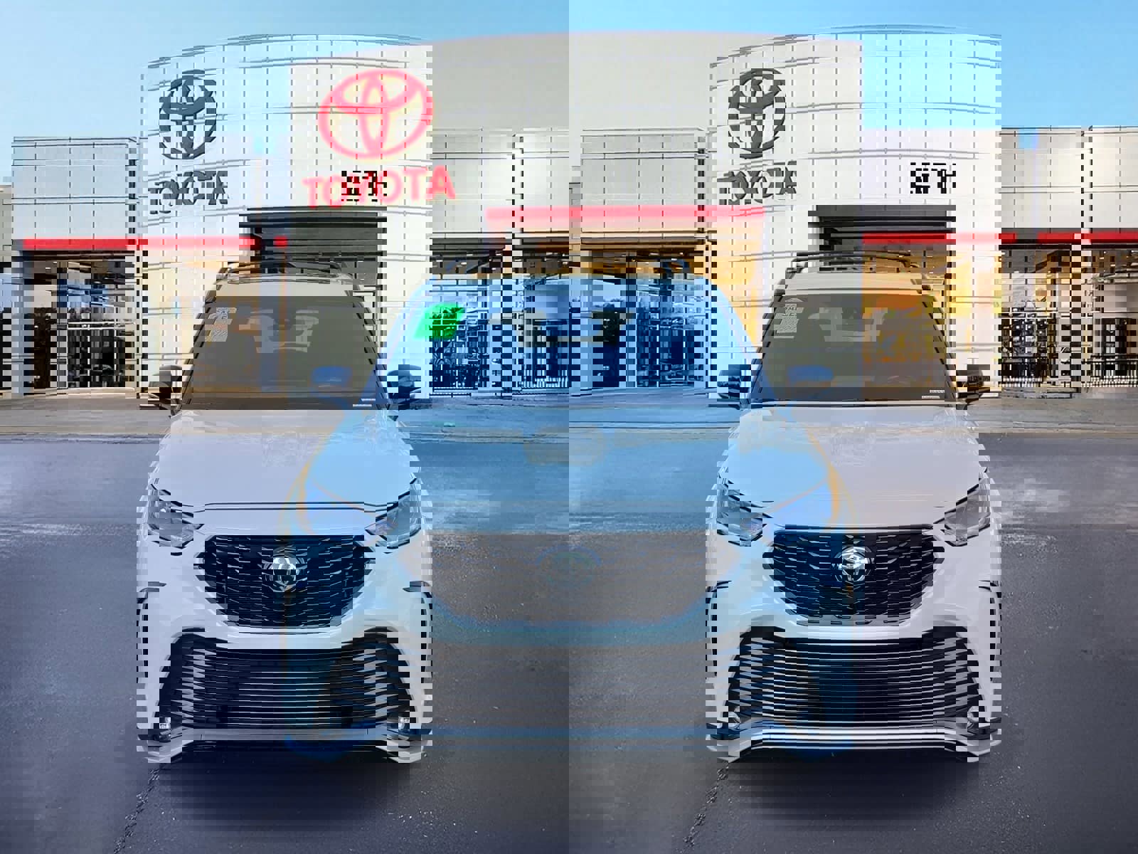 Used 2023 Toyota Highlander XSE image 2