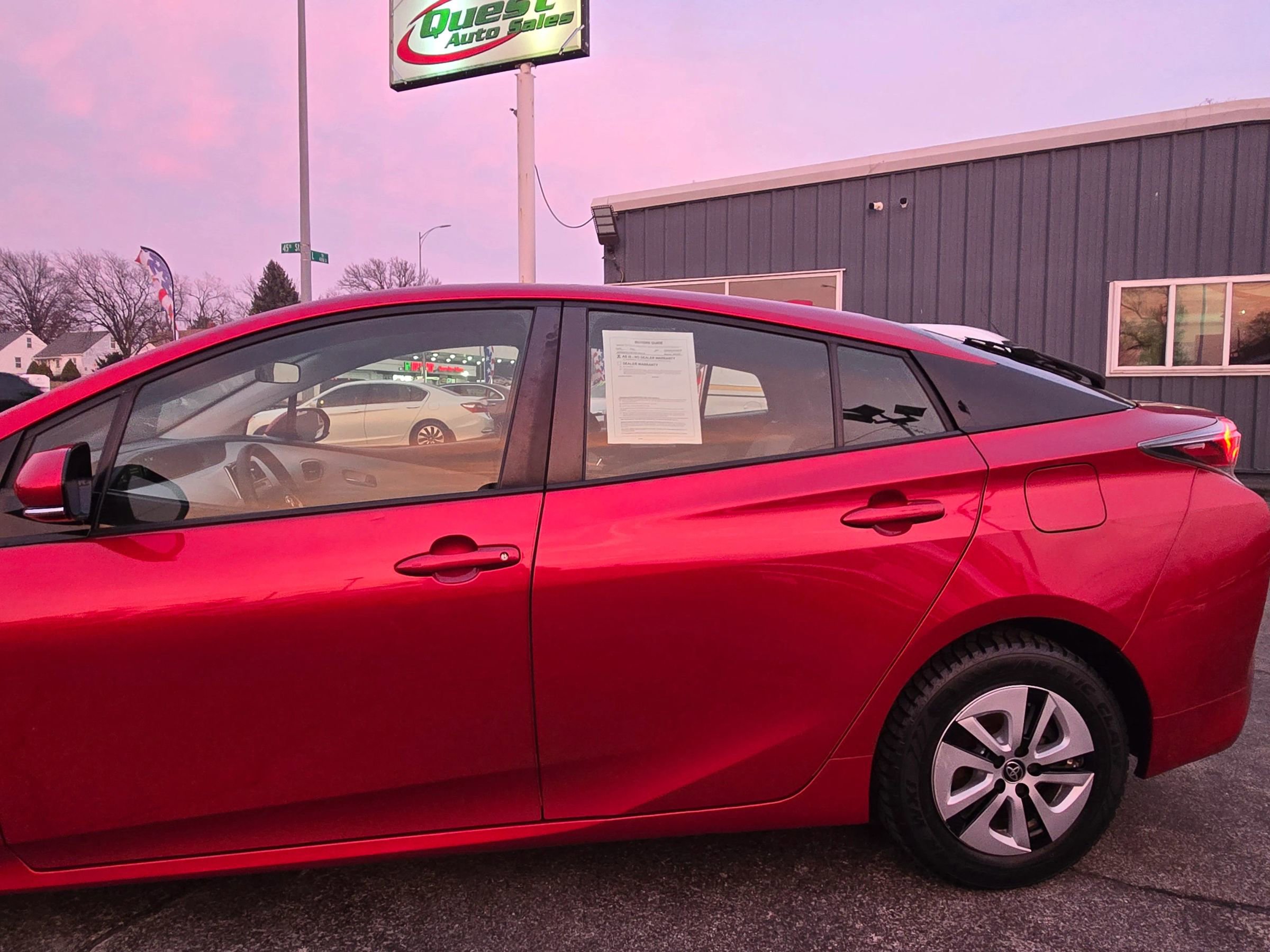 Used 2017 Toyota Prius Three image 3
