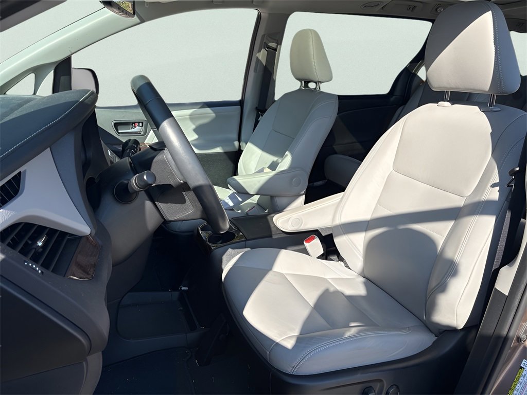 Used 2020 Toyota Sienna Limited Premium image 10