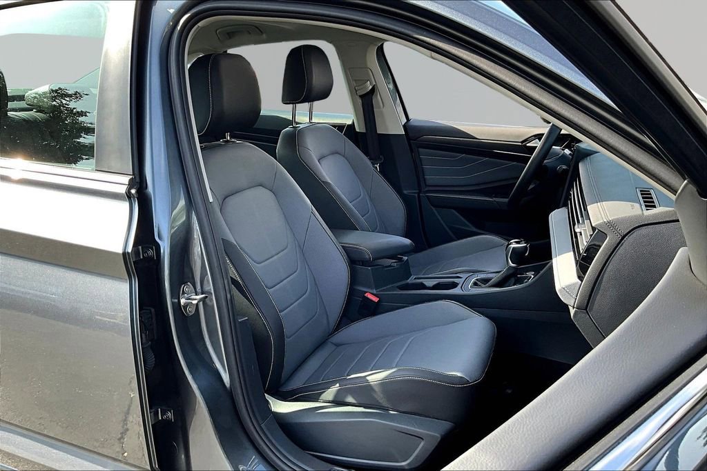 Used 2025 Volkswagen Jetta SEL image 27