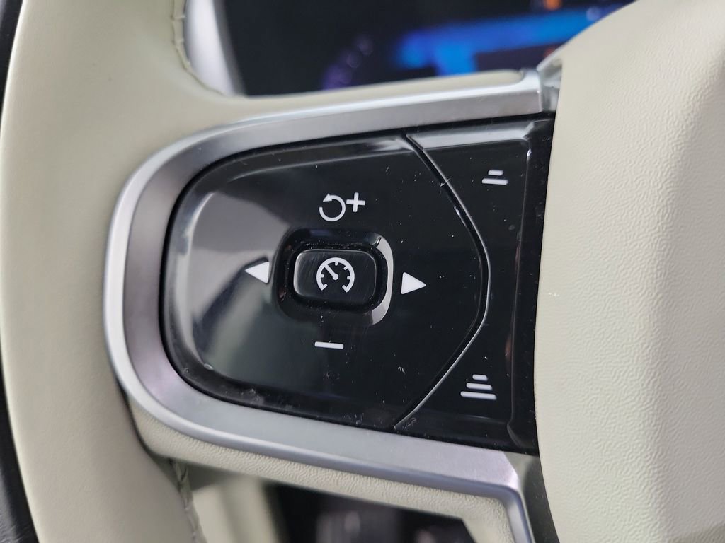 Certified 2023 Volvo XC60 B5 Plus w/ Climate Package AWD/4WD image 29