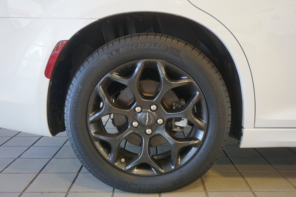 Used 2023 Chrysler 300 Touring L image 32