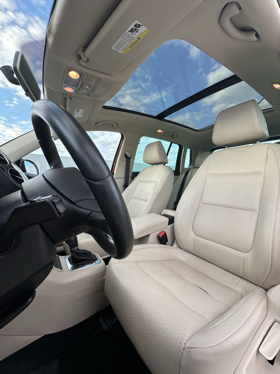 Used 2012 Volkswagen Tiguan SE image 22