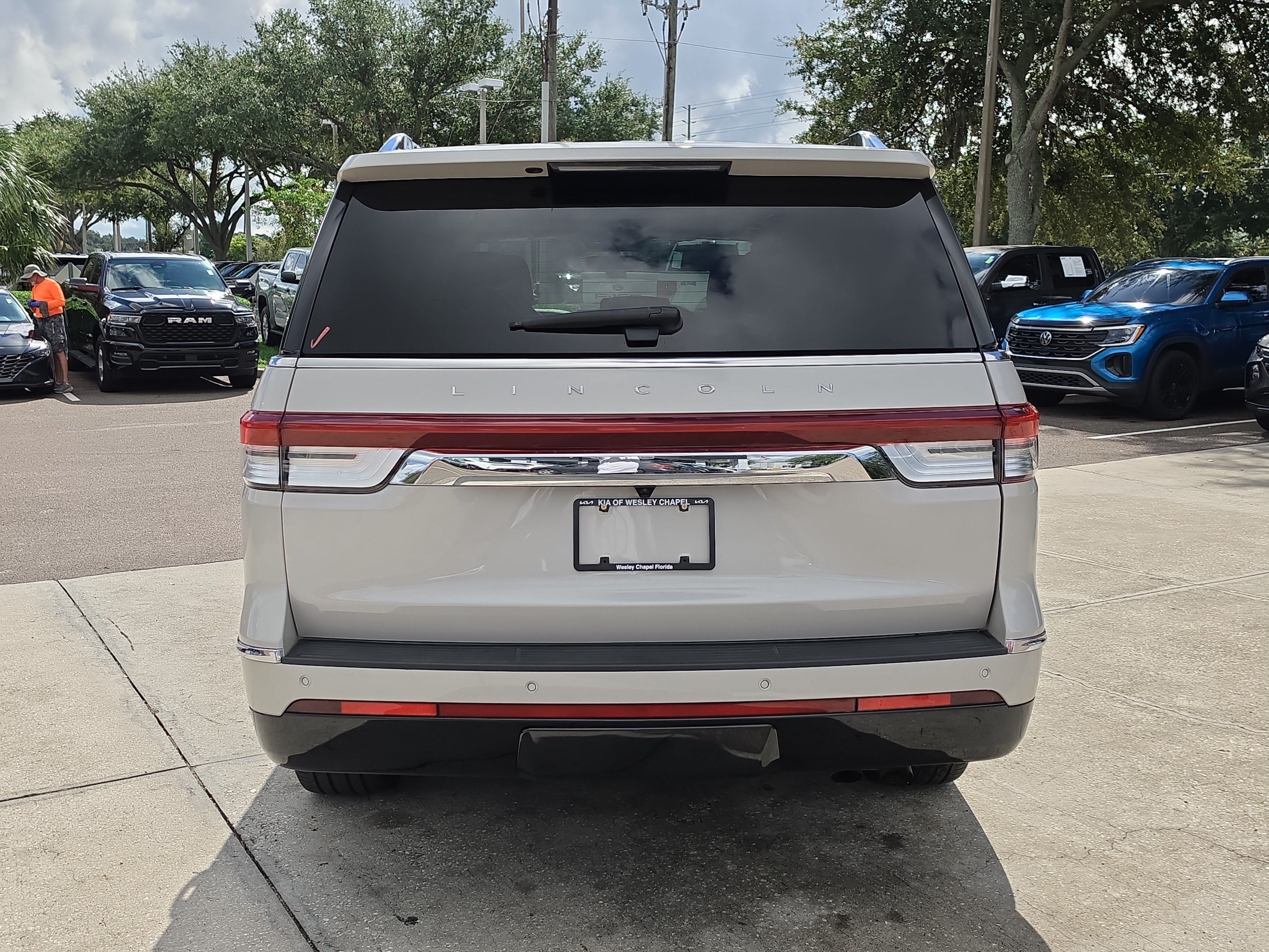 Used 2024 Lincoln Navigator Reserve AWD/4WD image 7