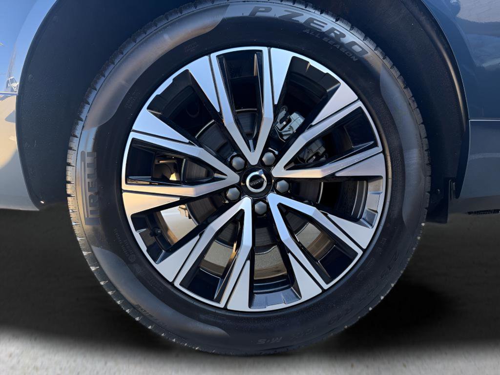 Used 2024 Volvo XC60 B5 Plus image 31