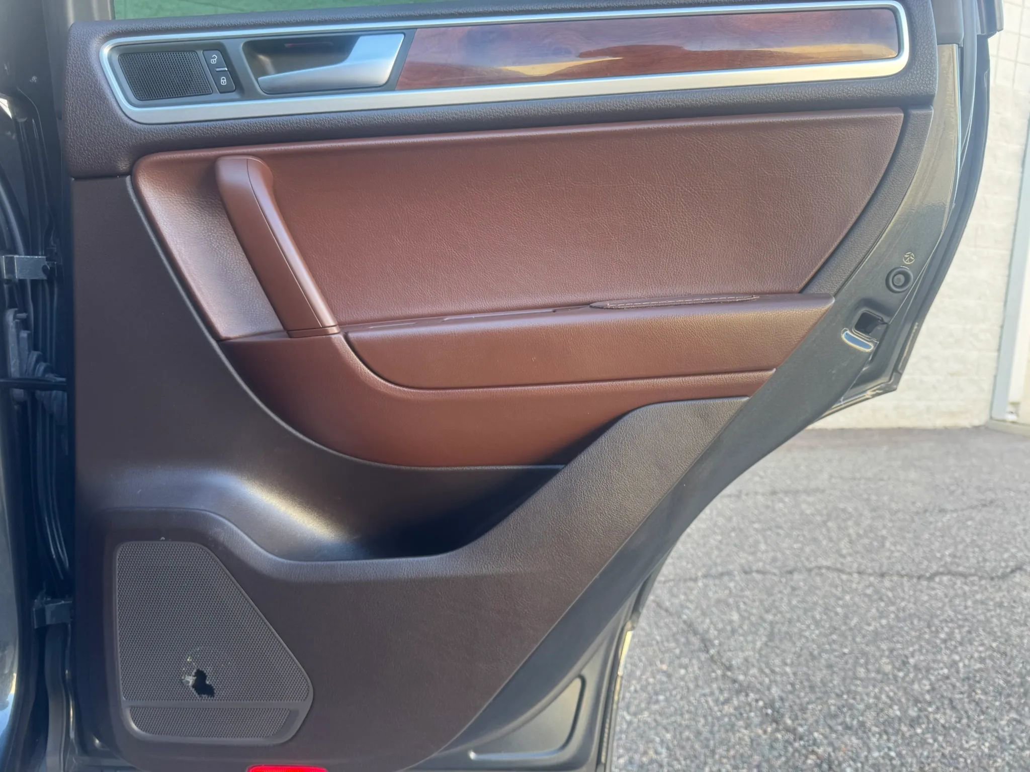 Used 2012 Volkswagen Touareg TDI AWD/4WD image 13