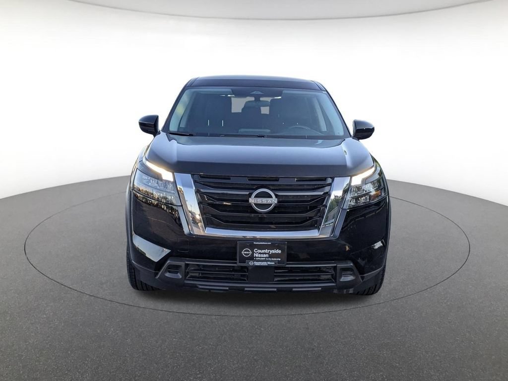 Used 2024 Nissan Pathfinder S FWD image 2
