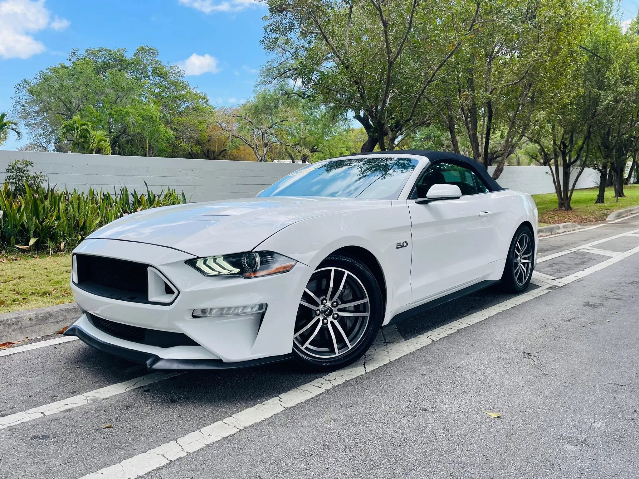 Used 2021 Ford Mustang GT Premium RWD image 1