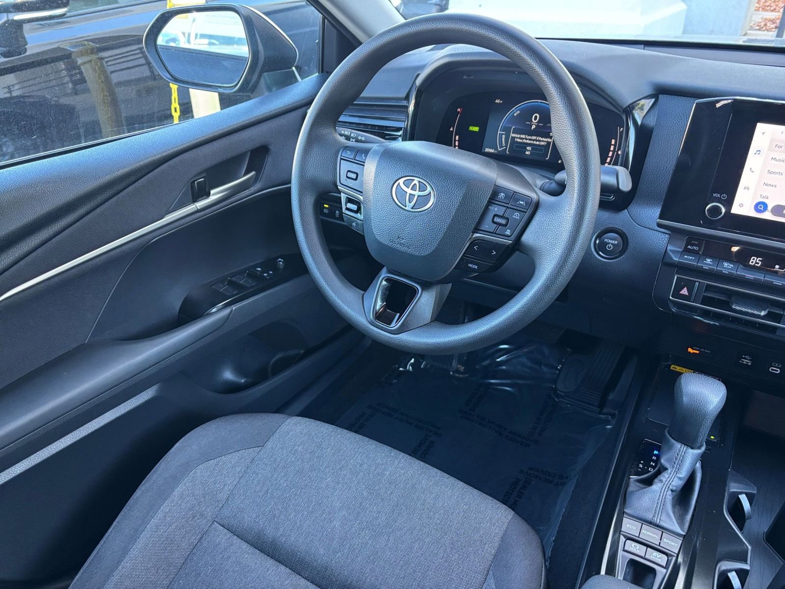 Used 2025 Toyota Camry LE image 30