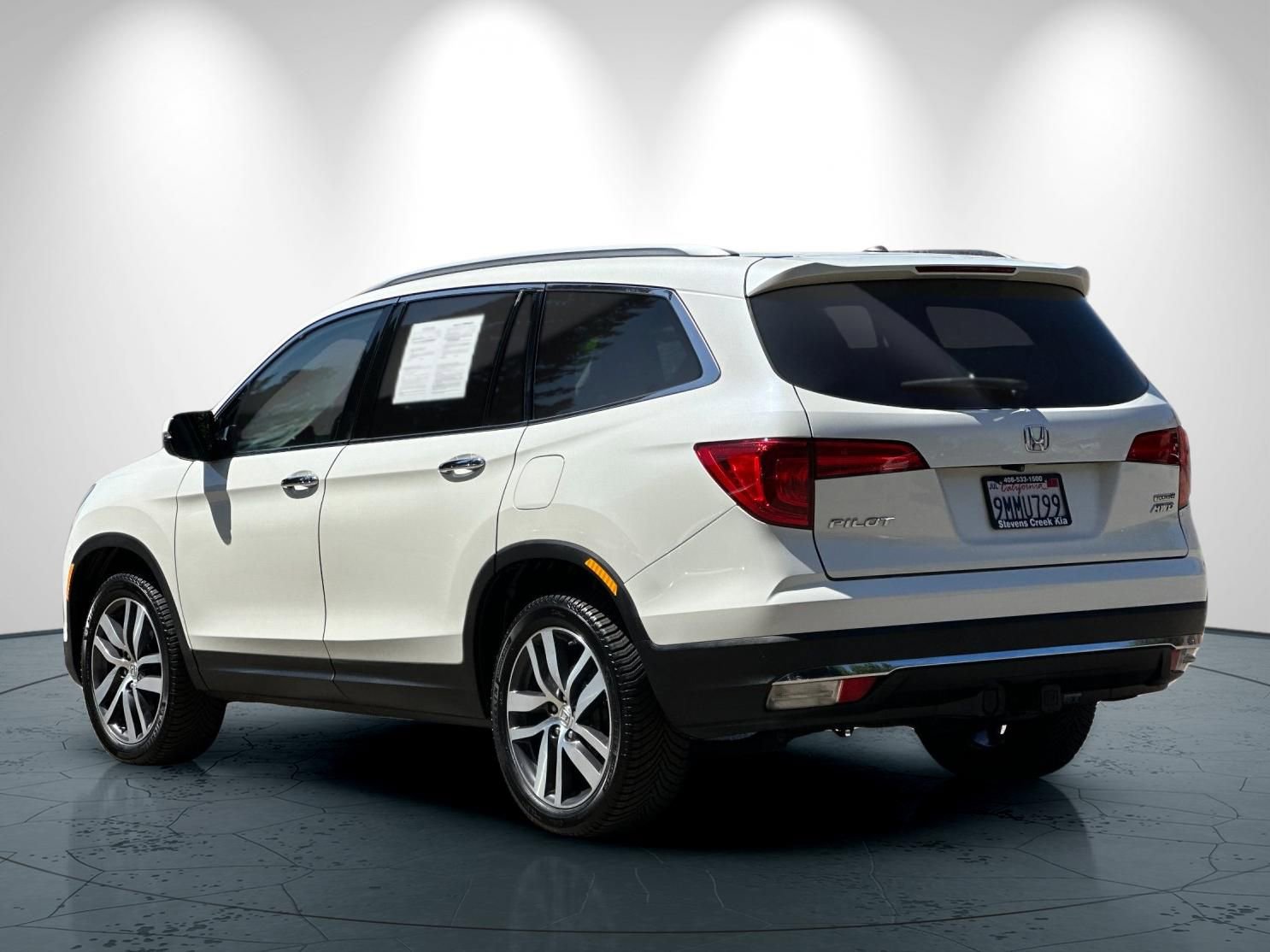 Used 2017 Honda Pilot Touring image 6
