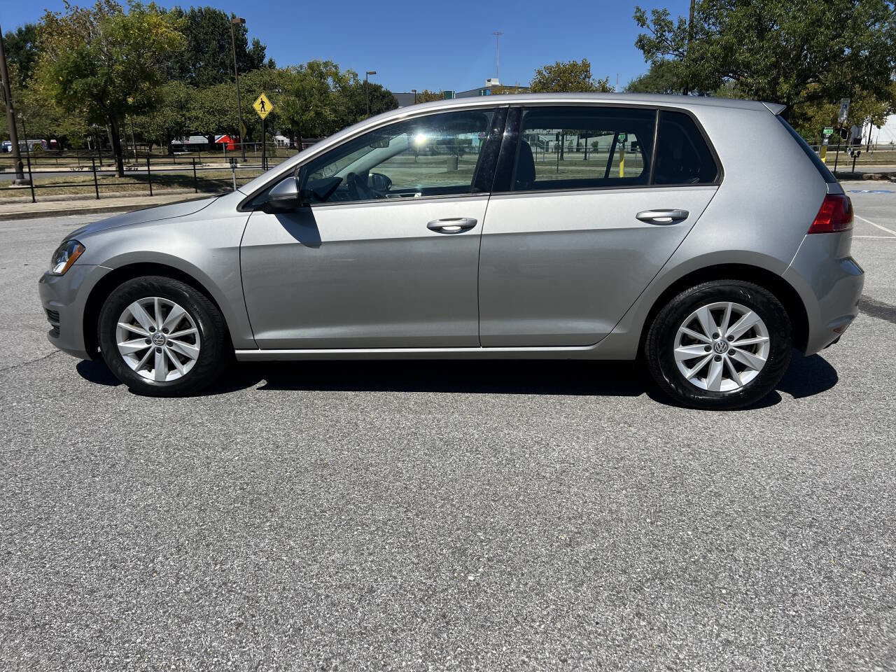Used 2015 Volkswagen Golf SE image 15