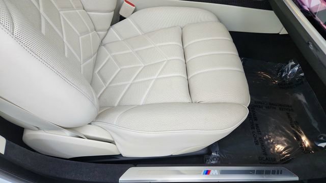 Used 2023 BMW i7 xDrive60 w/ Executive Package 2 image 23