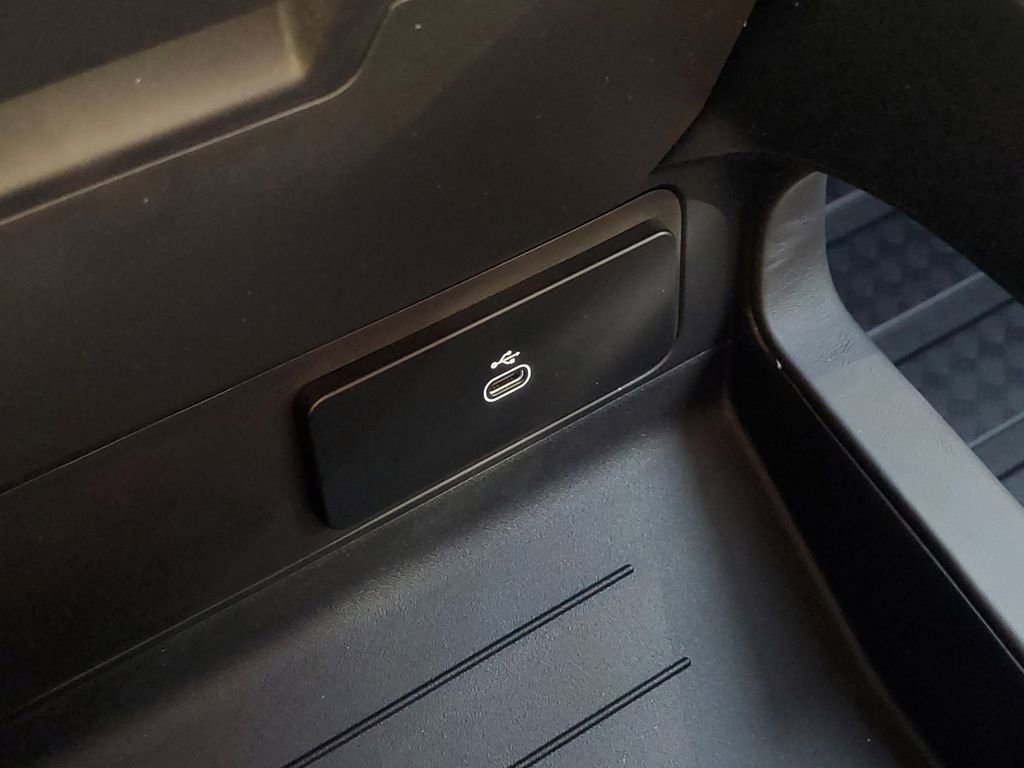 New 2026 Land Rover Defender 110 image 26