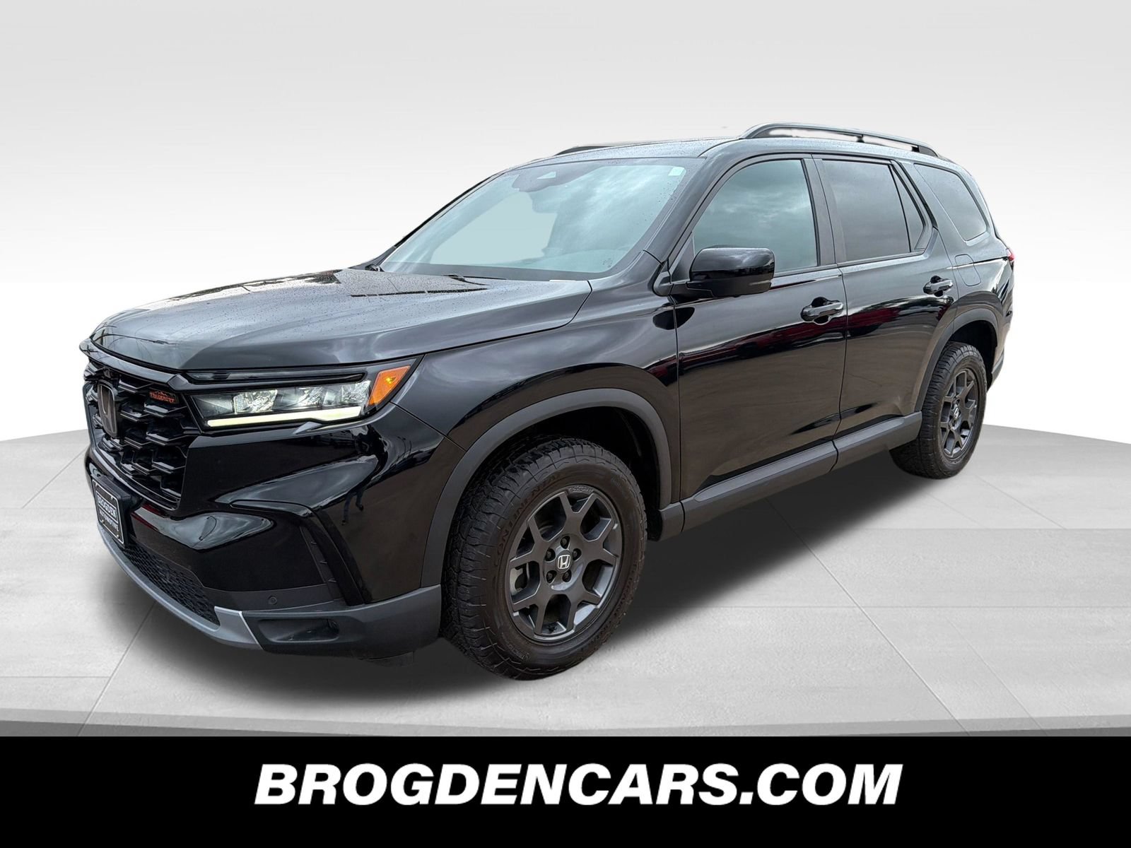 Used 2025 Honda Pilot TrailSport image 4