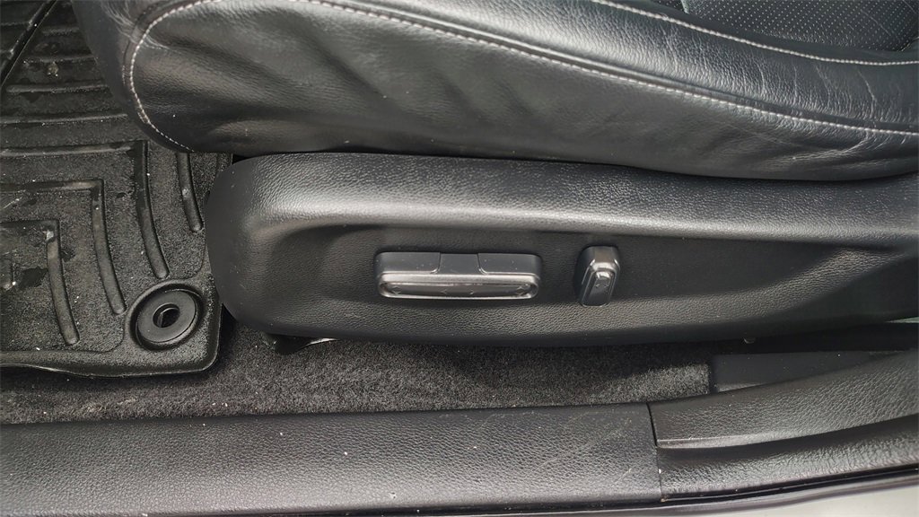 Used 2019 Honda Insight Touring image 12