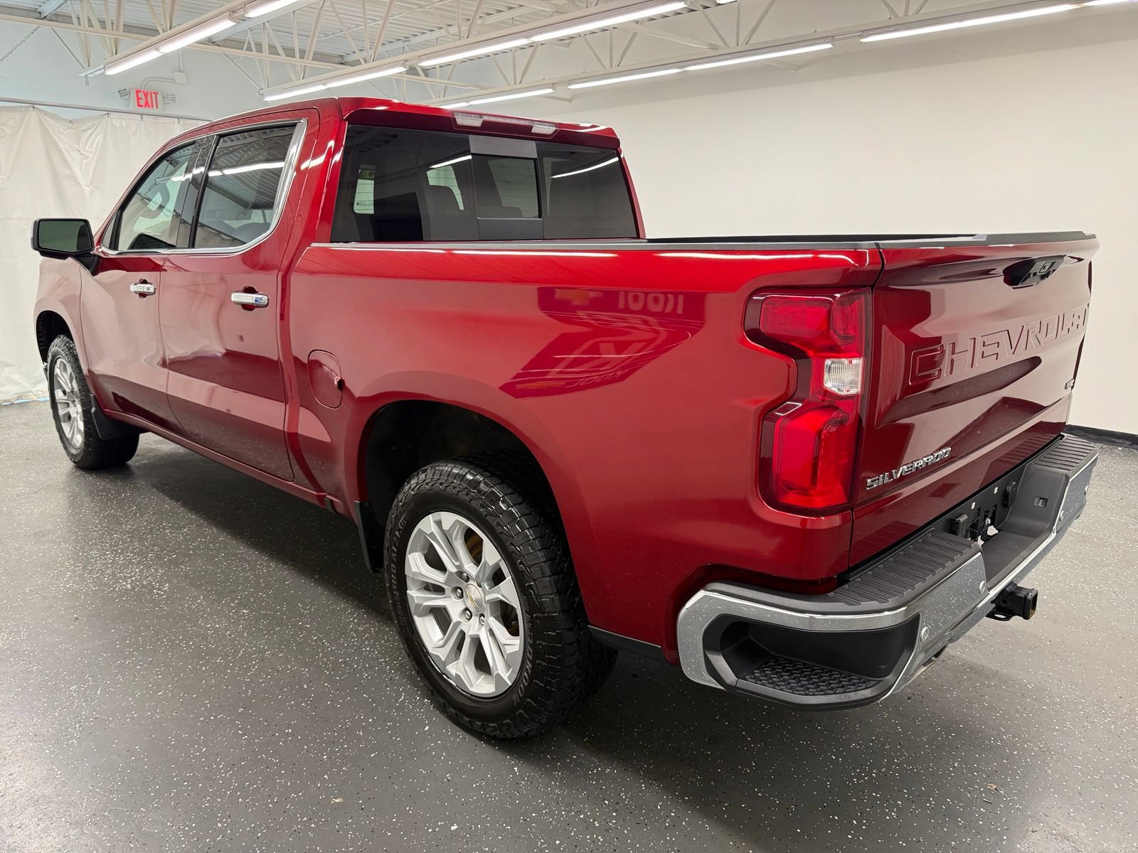 Used 2024 Chevrolet Silverado 1500 LTZ w/ LTZ Premium Package AWD/4WD image 3