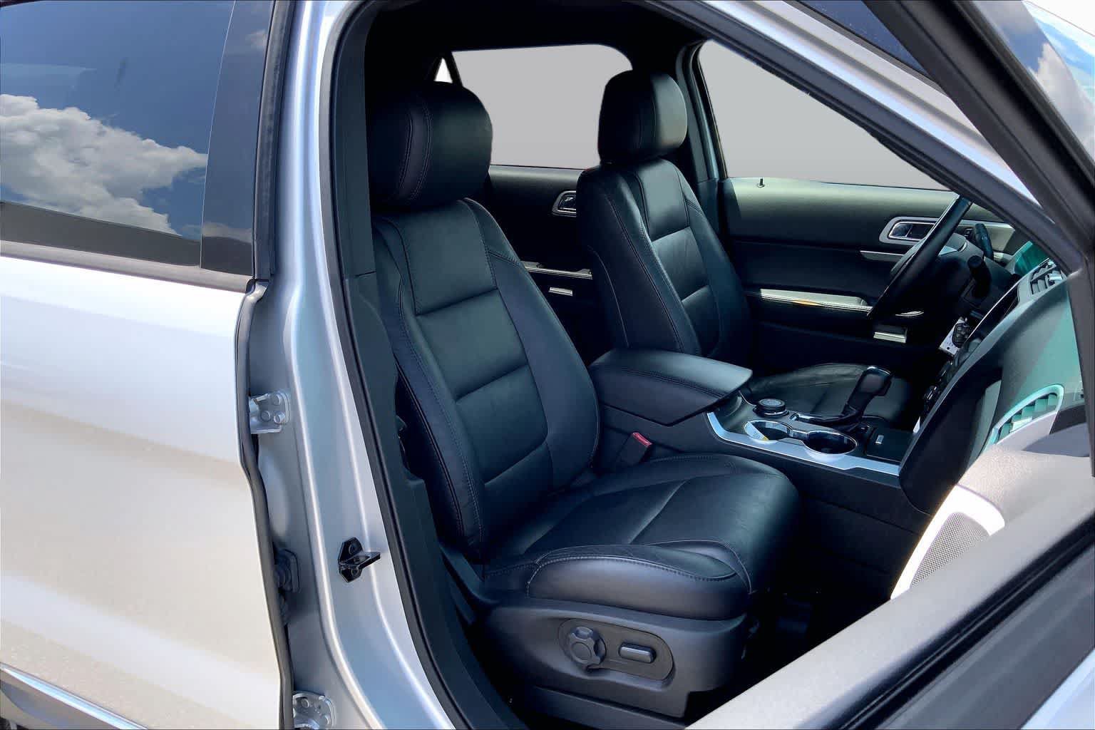 Used 2015 Ford Explorer XLT w/ Equipment Group 202B AWD/4WD image 9