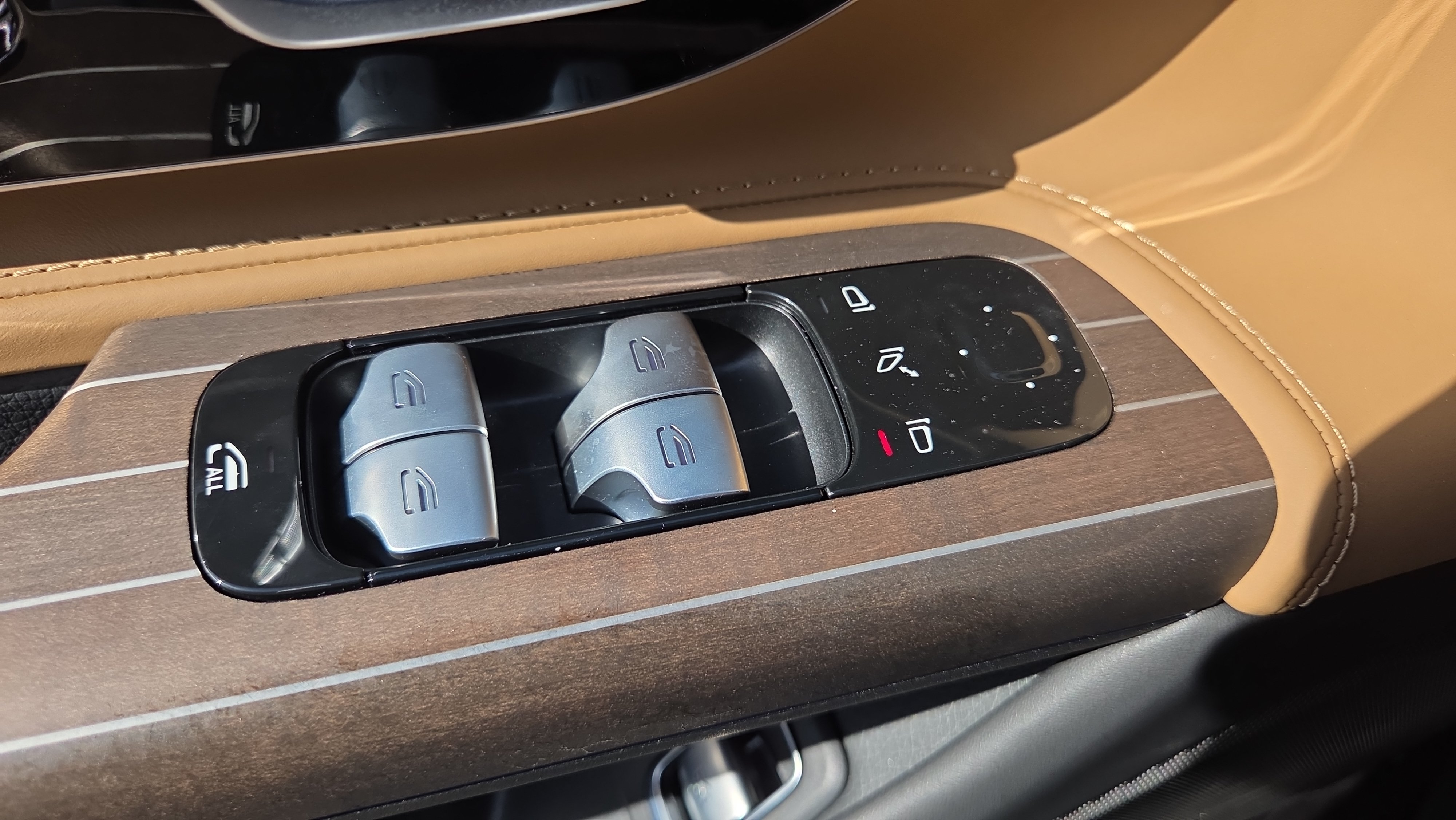 Certified 2025 Mercedes-Benz SL 63 AMG 4MATIC image 35