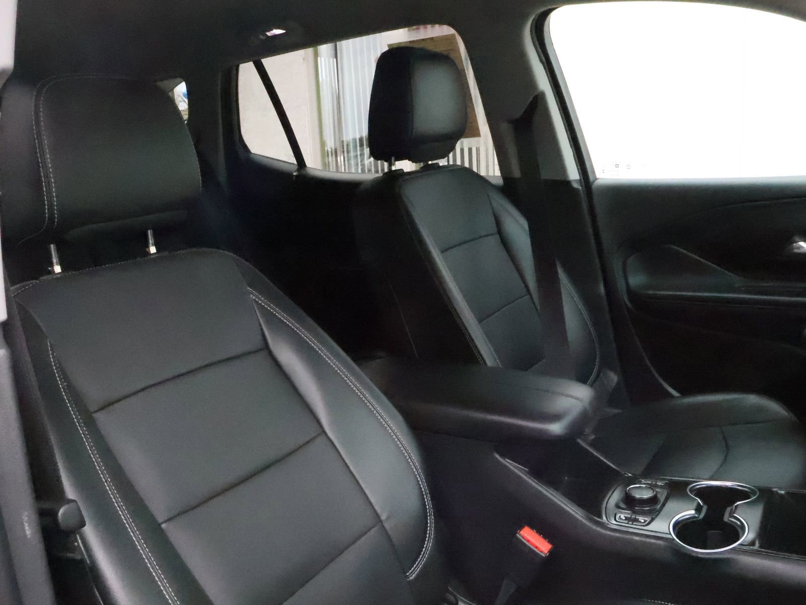 Used 2024 GMC Terrain SLT image 59