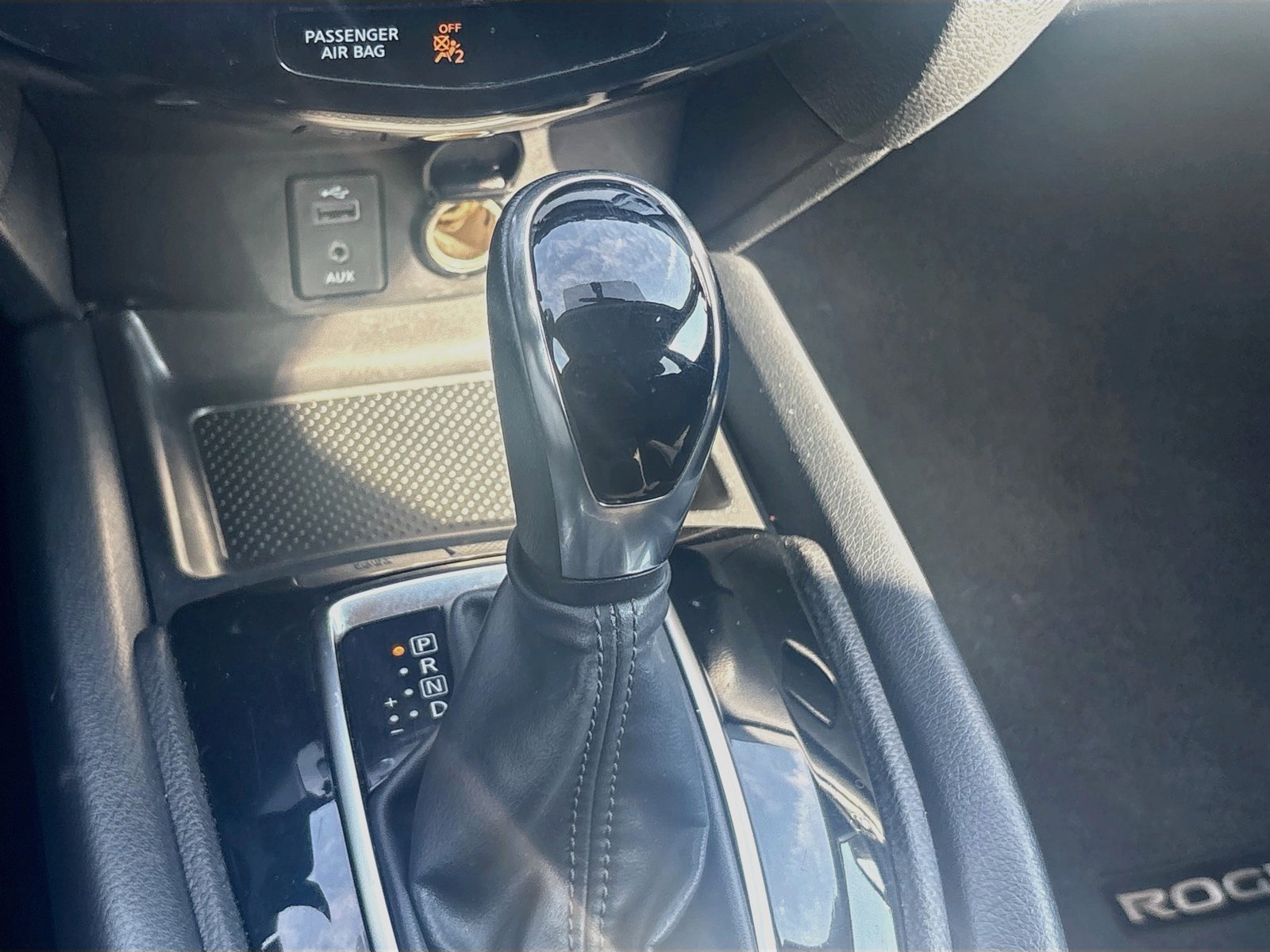 Used 2017 Nissan Rogue SV w/ SV Premium Package FWD image 17