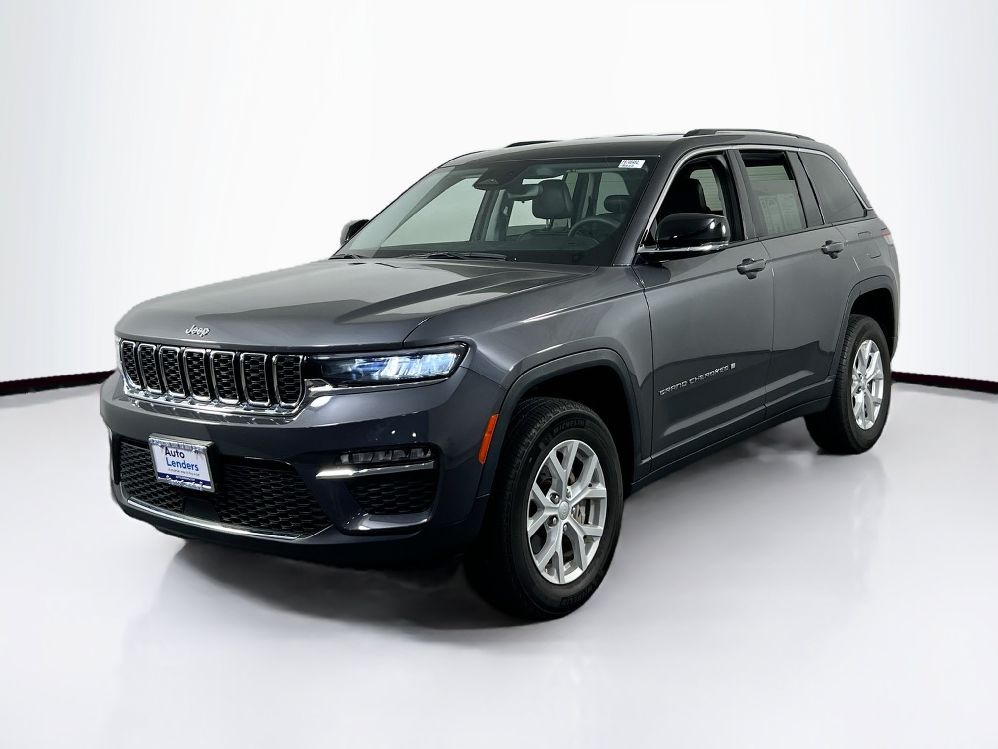 Used 2023 Jeep Grand Cherokee Limited AWD/4WD image 1