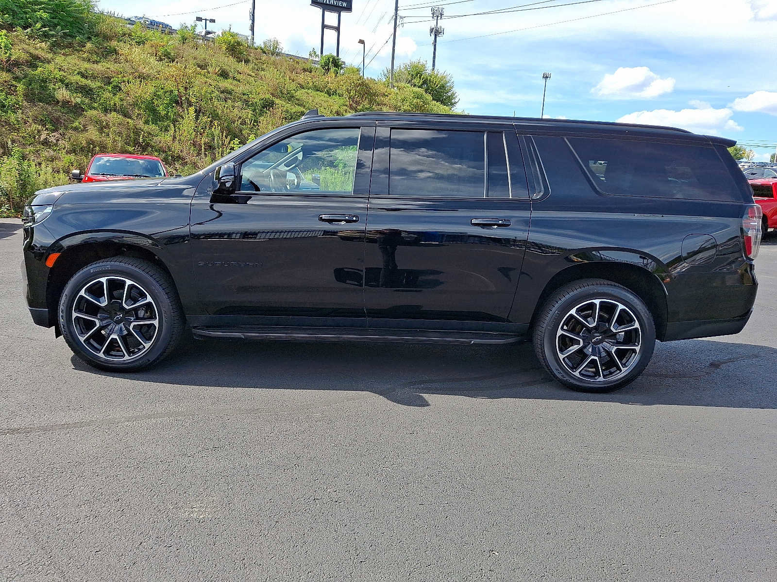 Used 2022 Chevrolet Suburban RST w/ Luxury Package image 4