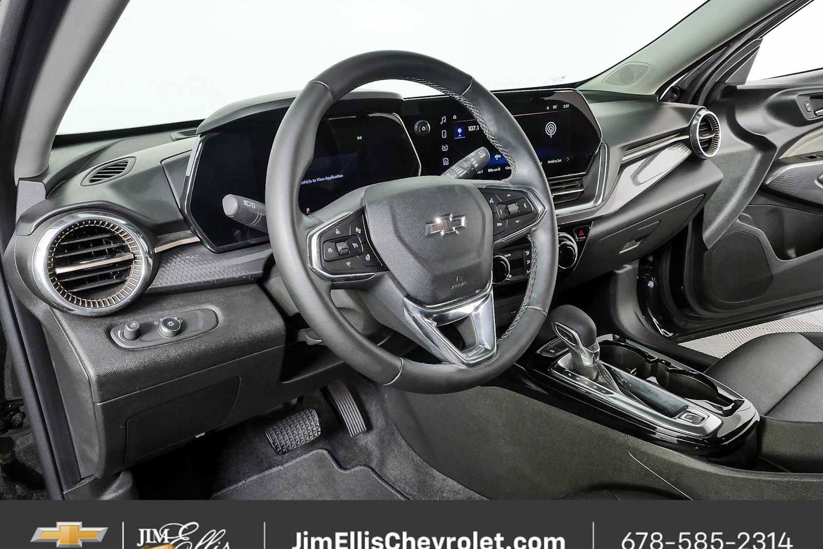Certified 2025 Chevrolet Trax ACTIV w/ Driver Confidence Package FWD image 4