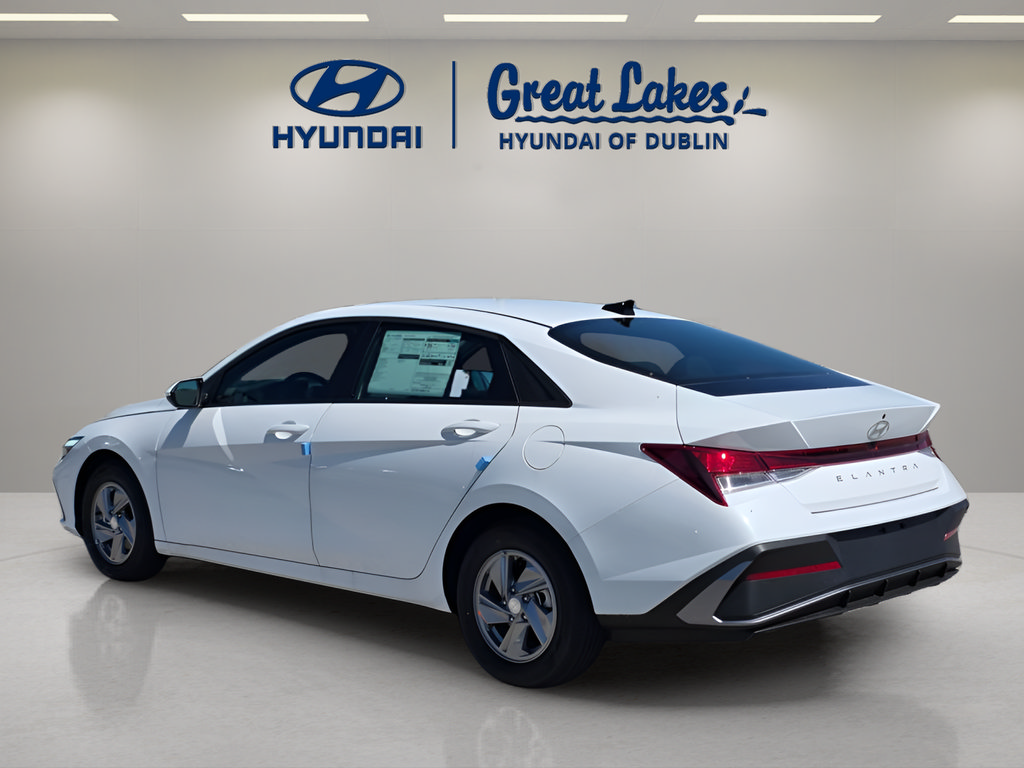 New 2026 Hyundai Elantra SE FWD image 3