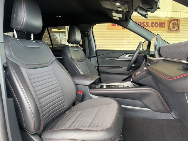 Used 2025 Ford Explorer ST-Line w/ ST-Line Street Pack image 28