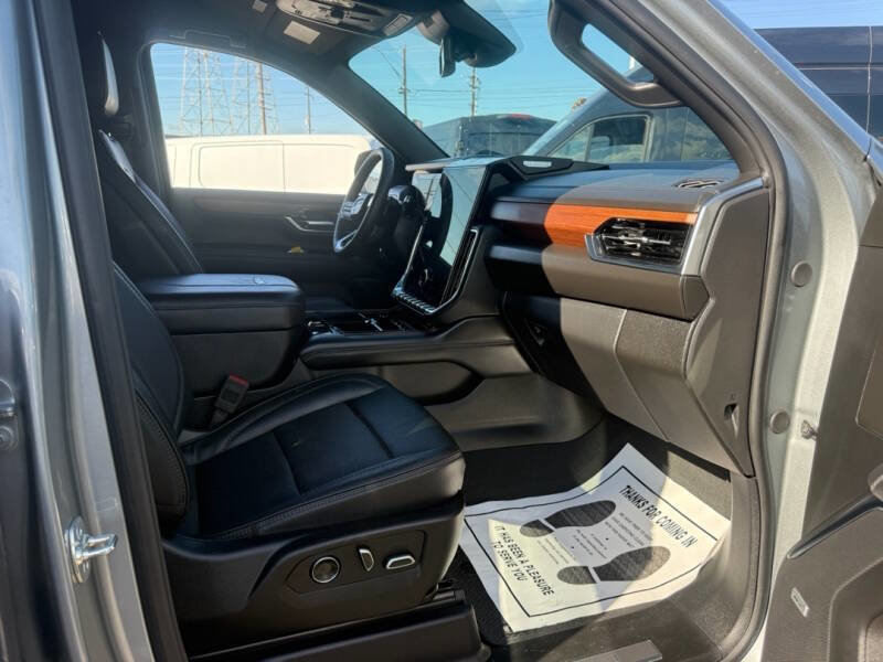 Used 2025 GMC Yukon XL Denali image 8