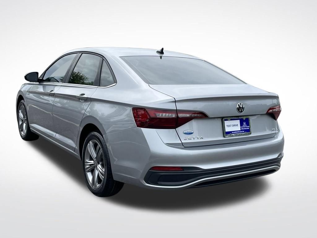 Used 2022 Volkswagen Jetta SE FWD image 4