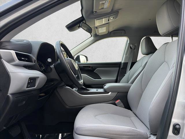 Used 2023 Toyota Highlander LE FWD image 11