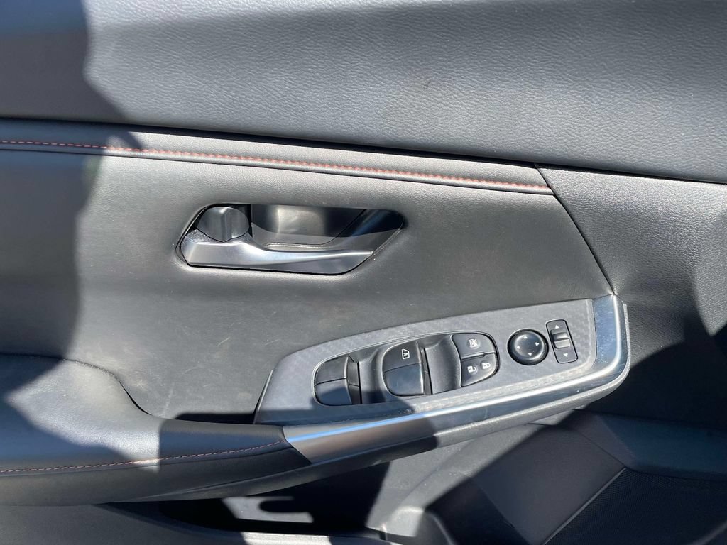 Used 2025 Nissan Sentra SR FWD image 18