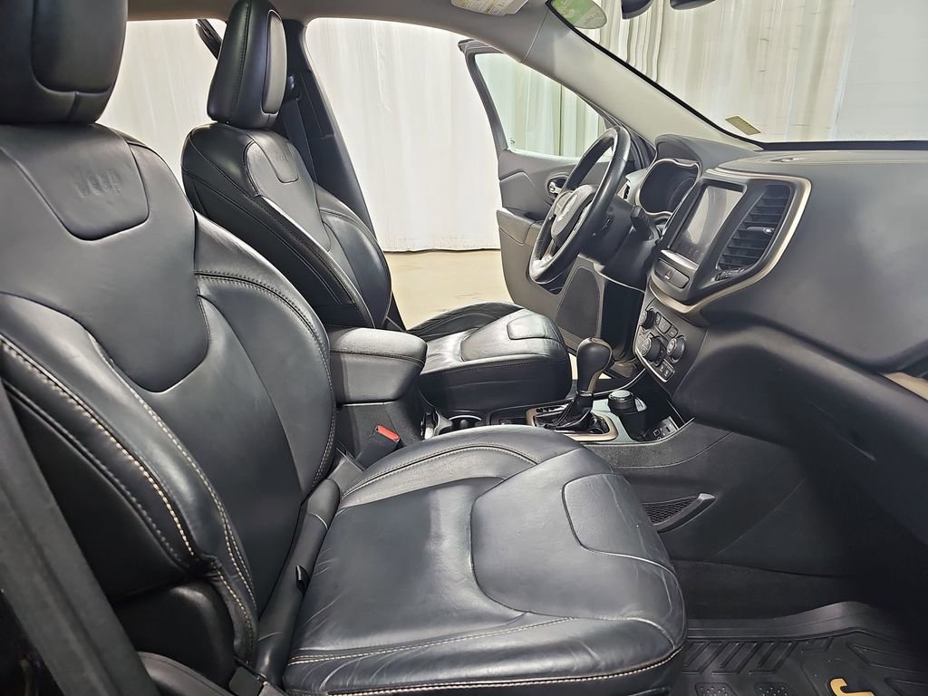 Used 2016 Jeep Cherokee Limited AWD/4WD image 13