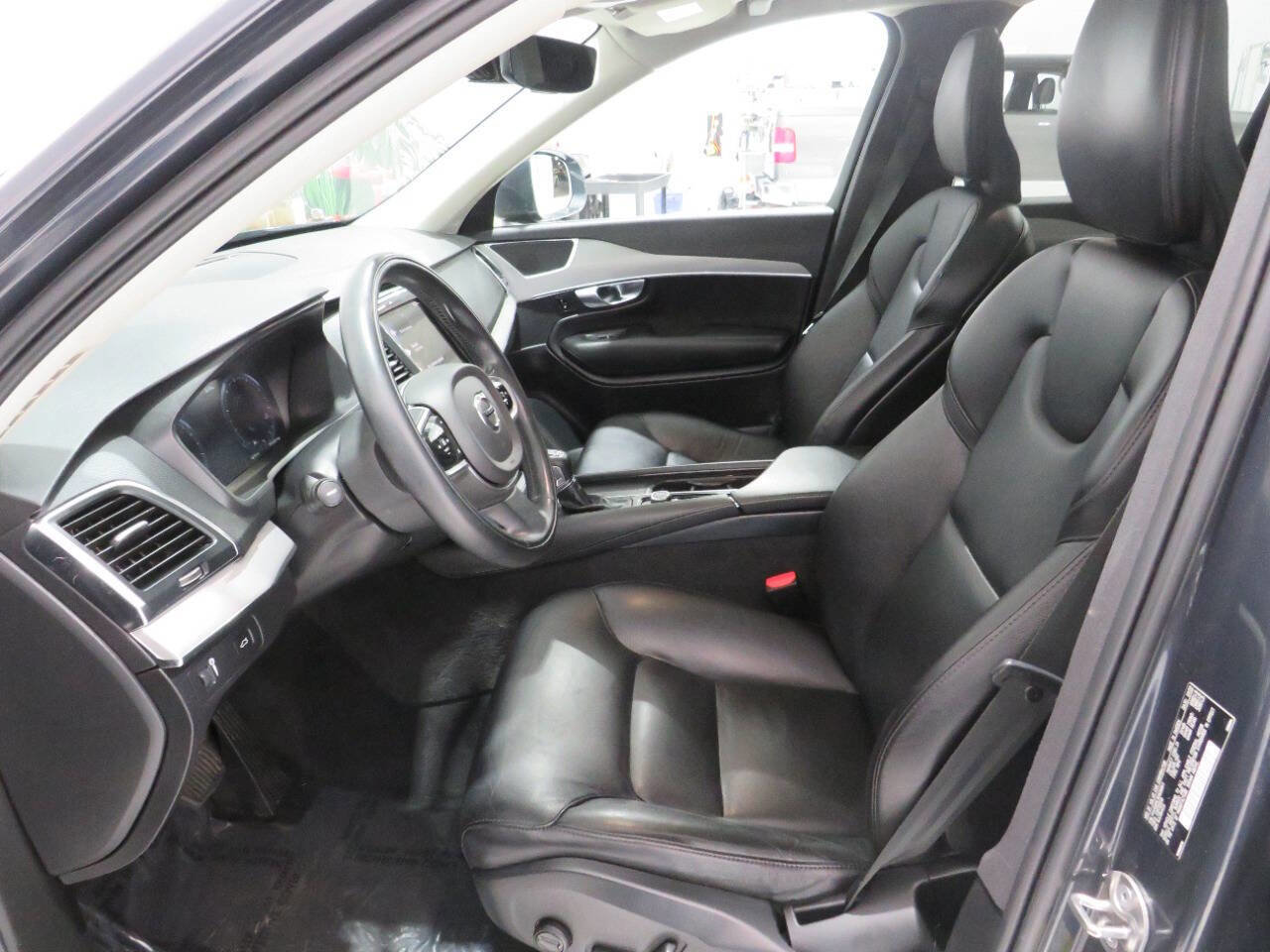 Used 2022 Volvo XC90 T5 Momentum image 15
