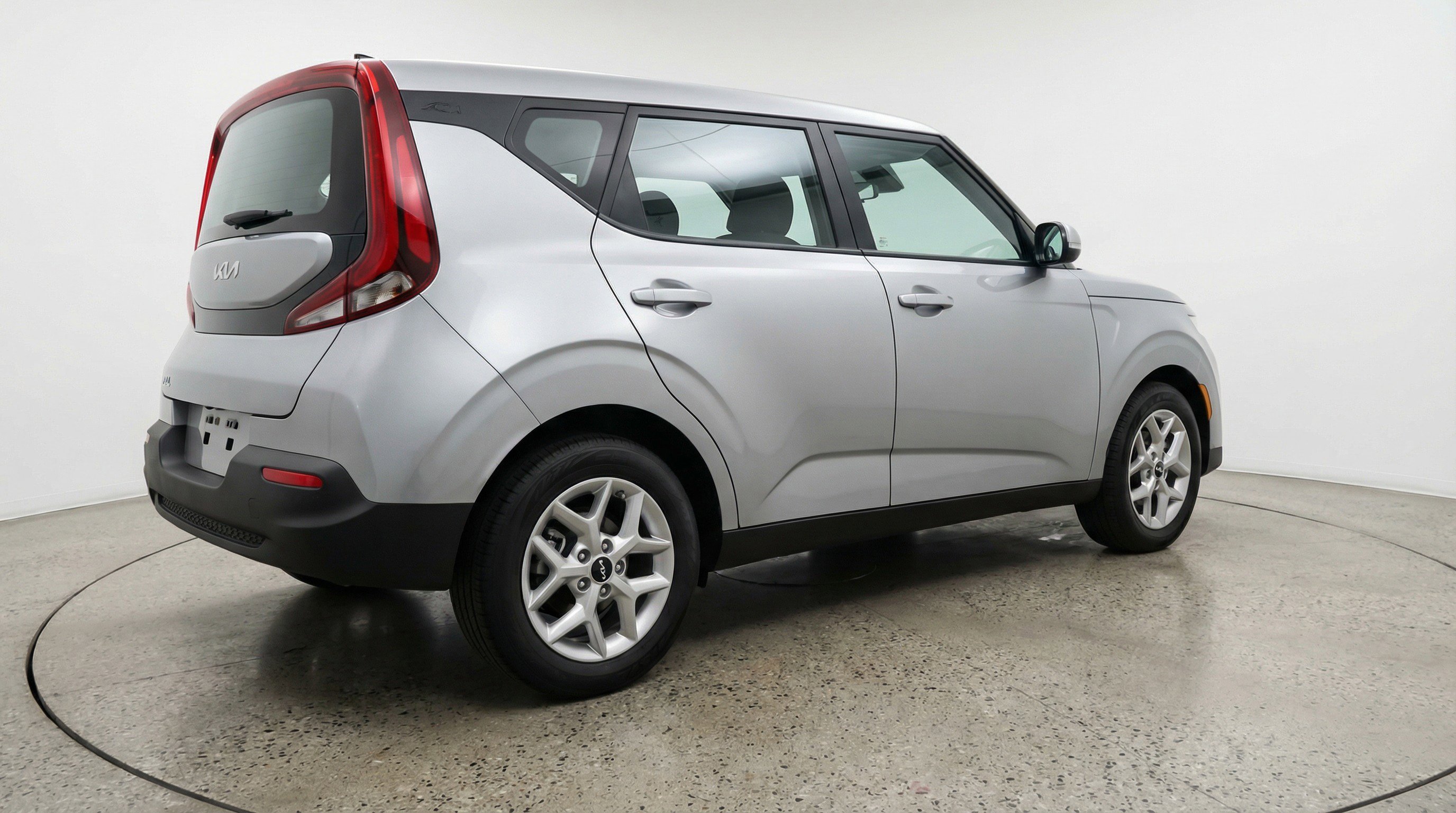 Used 2025 Kia Soul LX w/ LX Technology Package FWD image 9