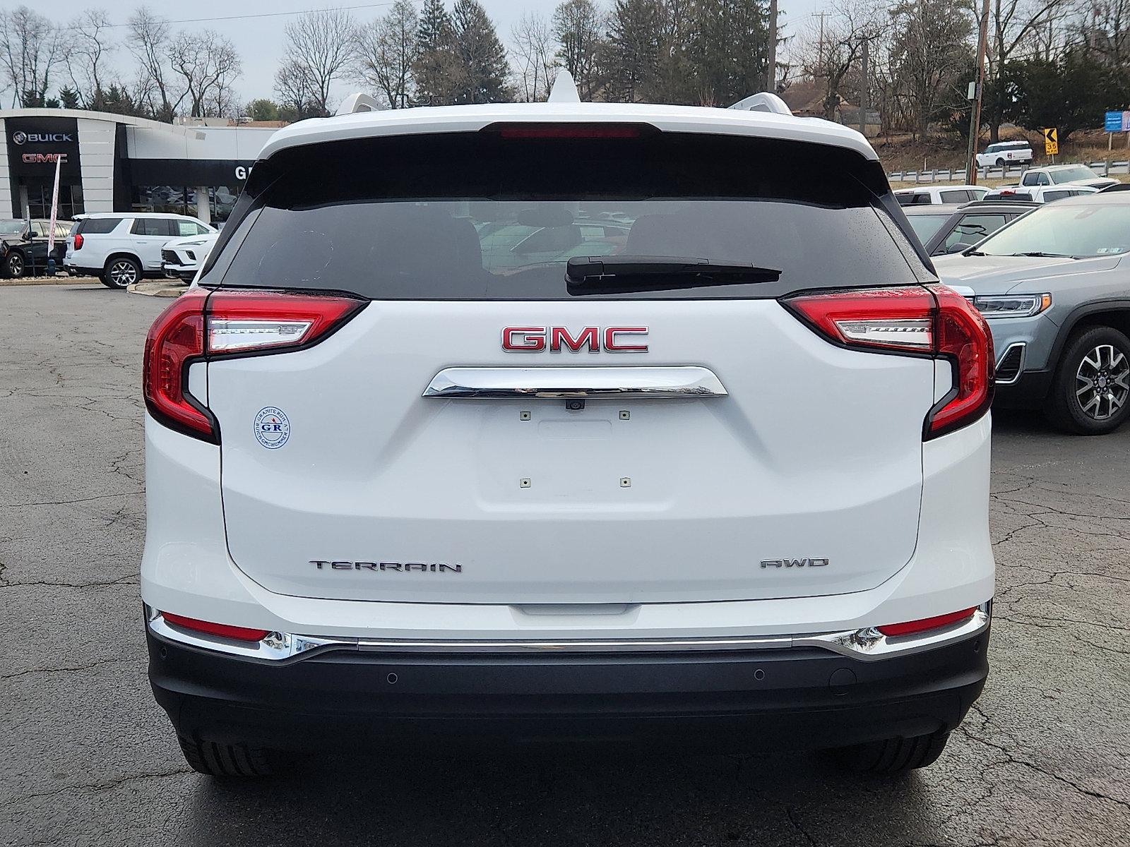 Used 2024 GMC Terrain SLT w/ Infotainment Package II image 5