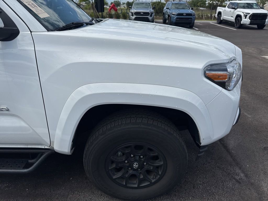 Used 2022 Toyota Tacoma SR5 w/ Technology Package image 4